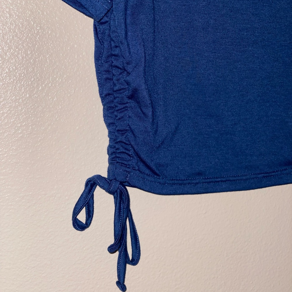 basic crop top💙 - Picture 2 of 2